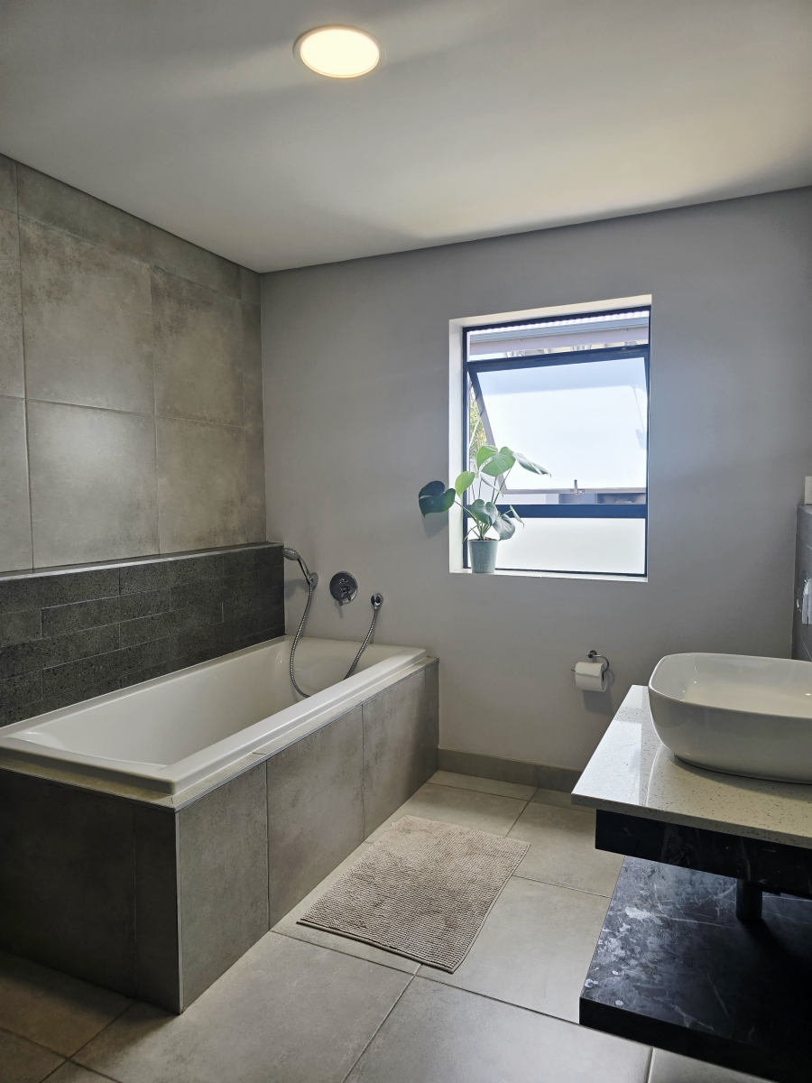 4 Bedroom Property for Sale in Kingswood Golf Estate Western Cape